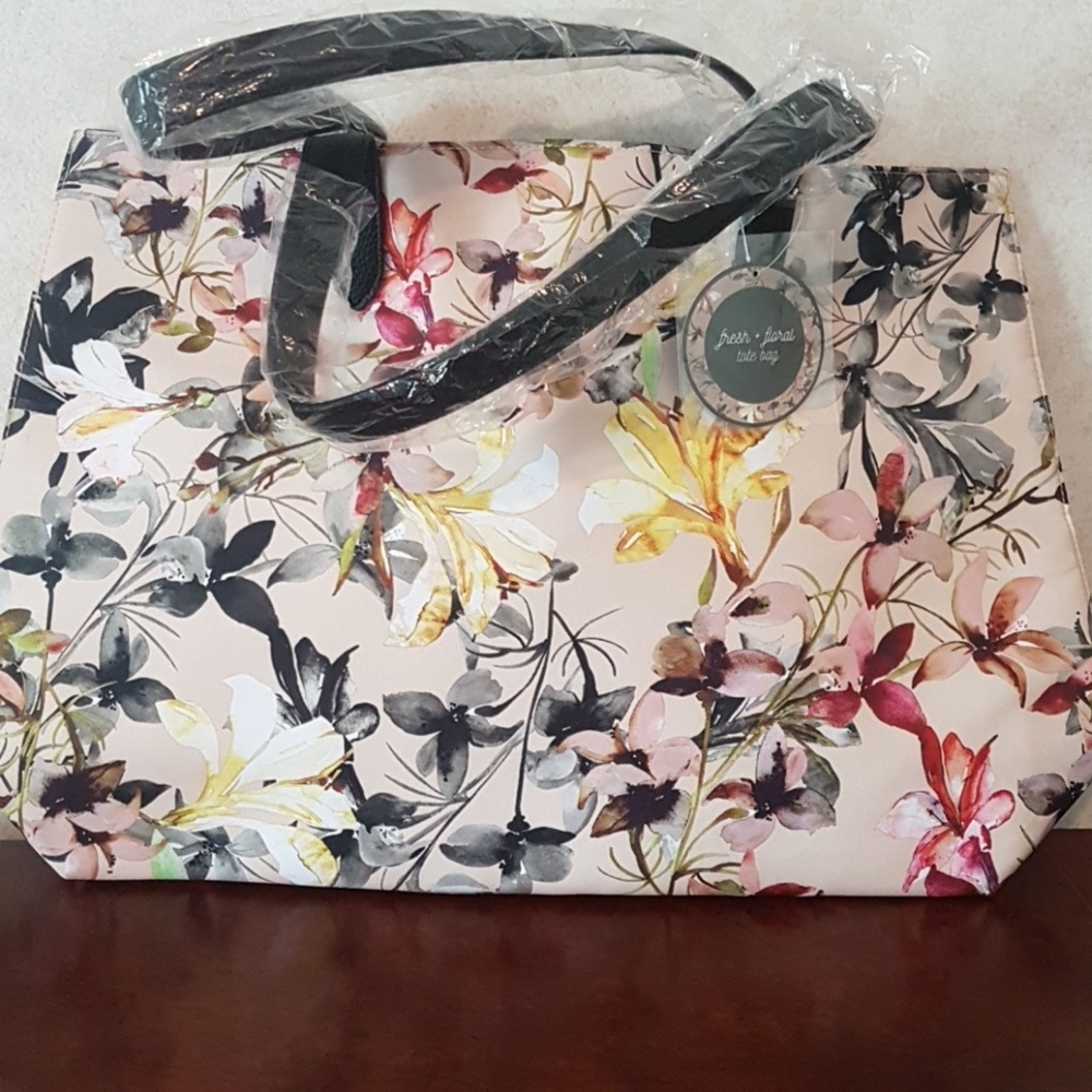 Elegant floral tote bag